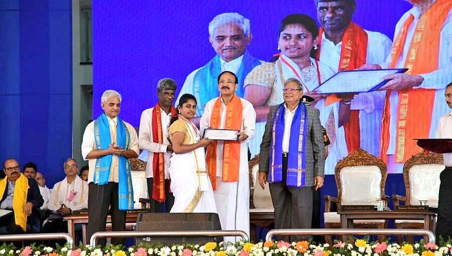 ಮಾತೃ ಭಾಷೆ ಕಣ್ಣಿದ್ದಂತೆ, ಅನ್ಯ ಭಾಷೆ ಕನ್ನಡಕದಂತೆ- ಉಪರಾಷ್ಟ್ರಪತಿ ವೆಂಕಯ್ಯ ನಾಯ್ಡು