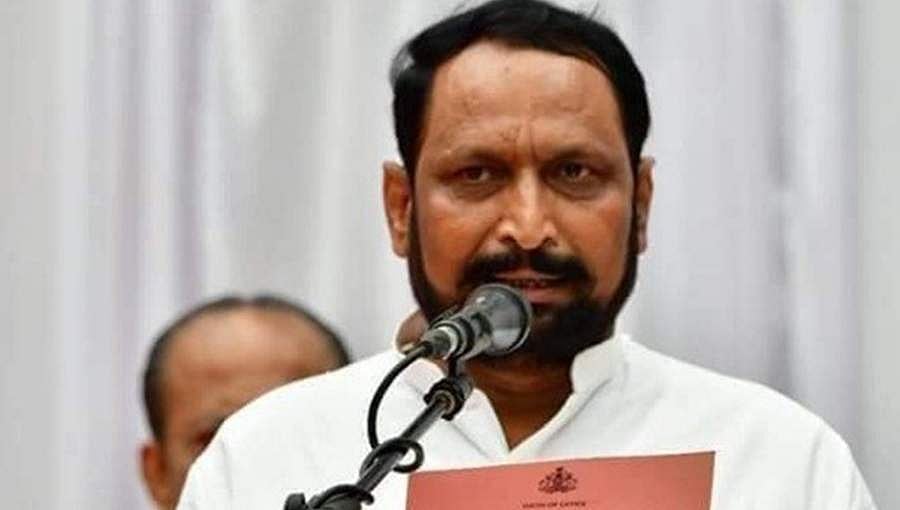 ಅಥಣಿ ಸ್ಪರ್ಧೆಯಿಂದ ಹಿಂದೆ ಸರಿಯಲ್ಲ: ಡಿಸಿಎಂ ಸವದಿ ಆಪ್ತ ಗುರು ದಾಶ್ಯಾಳ
