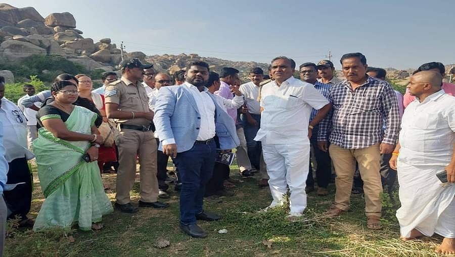 ಬಗೆ ಹರಿದ ವಿವಾದ: ನವವೃಂದಾವನ ಗಡ್ಡೆಯಲ್ಲಿ ಉತ್ತರಾಧಿ ಮಠಕ್ಕೆ ಮೊದಲ ಪೂಜೆಗೆ ಅವಕಾಶ!