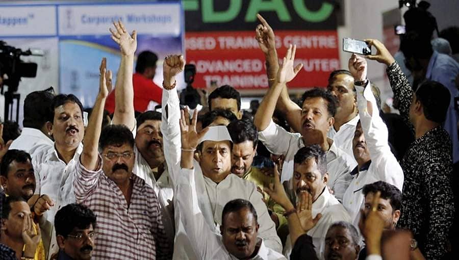 'ಮಹಾ ಕಗ್ಗಂಟು': ಆಮಿಷದ ಭಯ, ಶಾಸಕರನ್ನು ಹೋಟೆಲ್ ಗಳಿಗೆ ಶಿಫ್ಟ್ ಮಾಡಿದ ಎನ್'ಸಿಪಿ