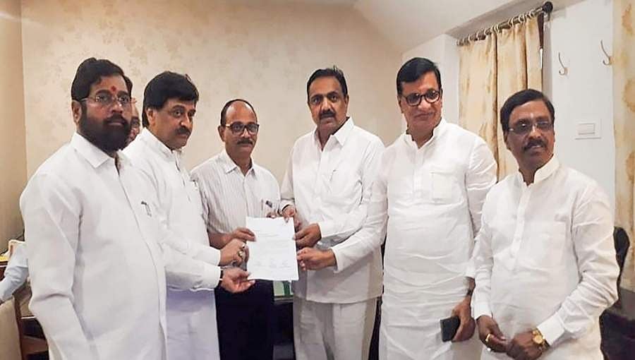 ನಮಗೆ ಸಾಕಷ್ಟು ಶಾಸಕರ ಬೆಂಬಲವಿದೆ, ಸರ್ಕಾರ ರಚಿಸಲು ಅವಕಾಶ ಕೊಡಿ: ರಾಜ್ಯಪಾಲರಿಗೆ 'ಮಹಾ ವಿಕಾಸ್ ಅಘಾಡಿ' ಪತ್ರ