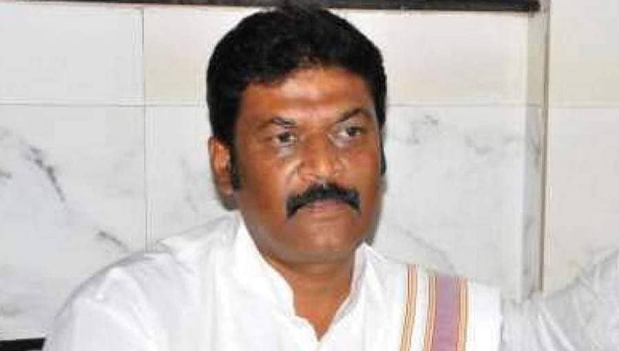 ವಿಜಯನಗರ ಕ್ಷೇತ್ರ ಉಪ ಚುನಾವಣೆ: ಕಣ್ಣೀರು ಹಾಕಿದ ಬಿಜೆಪಿ ಅಭ್ಯರ್ಥಿ ಆನಂದ್ ಸಿಂಗ್