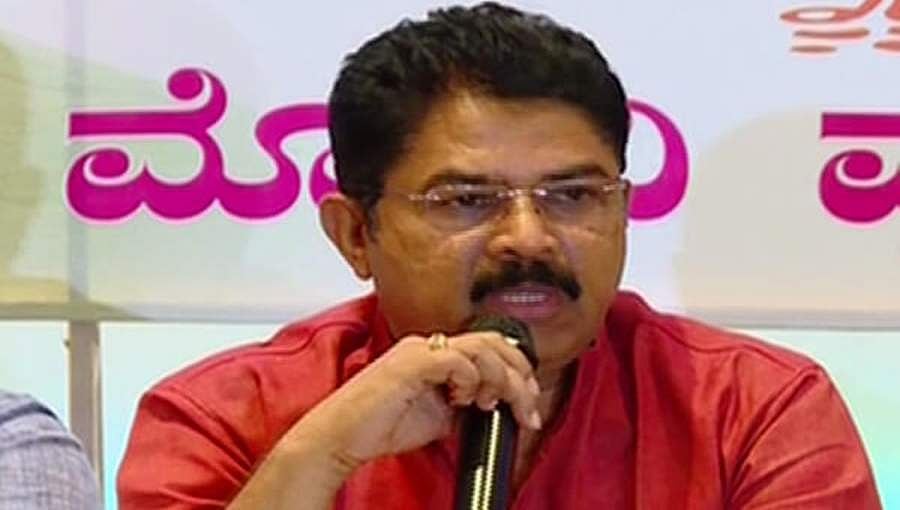 ನಾವ್ಯಾರೂ ಅಣಬೆಗಳ ರೀತಿ ಬೆಳೆದವರಲ್ಲ- ಅಶೋಕ್ ತಿರುಗೇಟು ನೀಡಿದ್ದು ಯಾರಿಗೆ?