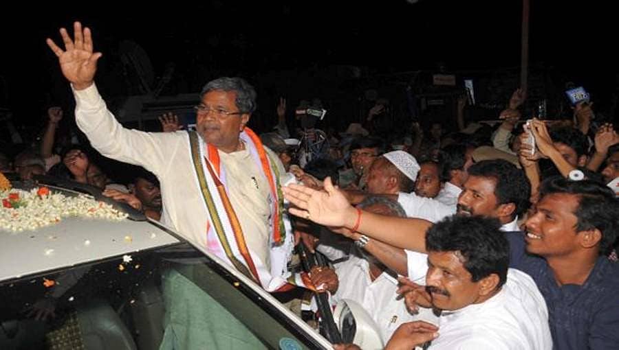 ಐಟಿ ಕಚೇರಿ ಮುಂದೆ ಪ್ರತಿಭಟನೆ; ಕುಮಾರಸ್ವಾಮಿ, ಸಿದ್ದರಾಮಯ್ಯ ಮತ್ತಿತರರ ವಿರುದ್ದ ಪ್ರಕರಣ ದಾಖಲು