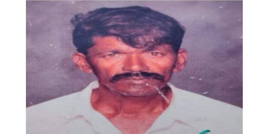 ಹುರುಳಿಗೆ ಸಿಗದ ಬೆಲೆ, ಕ್ರಿಮಿನಾಶಕ ಸೇವಿಸಿ ರೈತ ಆತ್ಮಹತ್ಯೆ: ಆಸ್ಪತ್ರೆ ಮುಂದೆ ರೈತ ಸಂಘದಿಂದ ಪ್ರತಿಭಟನೆ