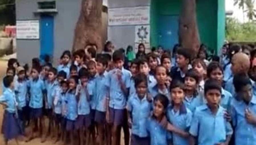 ನೆಚ್ಚಿನ ಮೇಷ್ಟ್ರ ವರ್ಗಾವಣೆ: ಮಕ್ಕಳ ಆಕ್ರೋಶ, ರೋಧನ