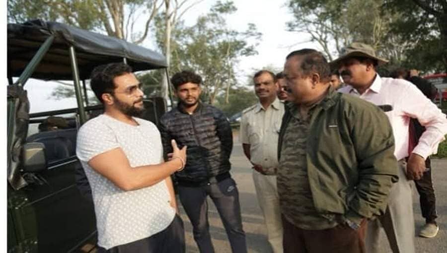 ಬಂಡೀಪುರ ಅರಣ್ಯ ಸಿಬ್ಬಂದಿ, ಮಾವುತರೊಂದಿಗೆ ಇಡೀ ದಿನ ಕಳೆದ ರೋರಿಂಗ್​ ಸ್ಟಾರ್​