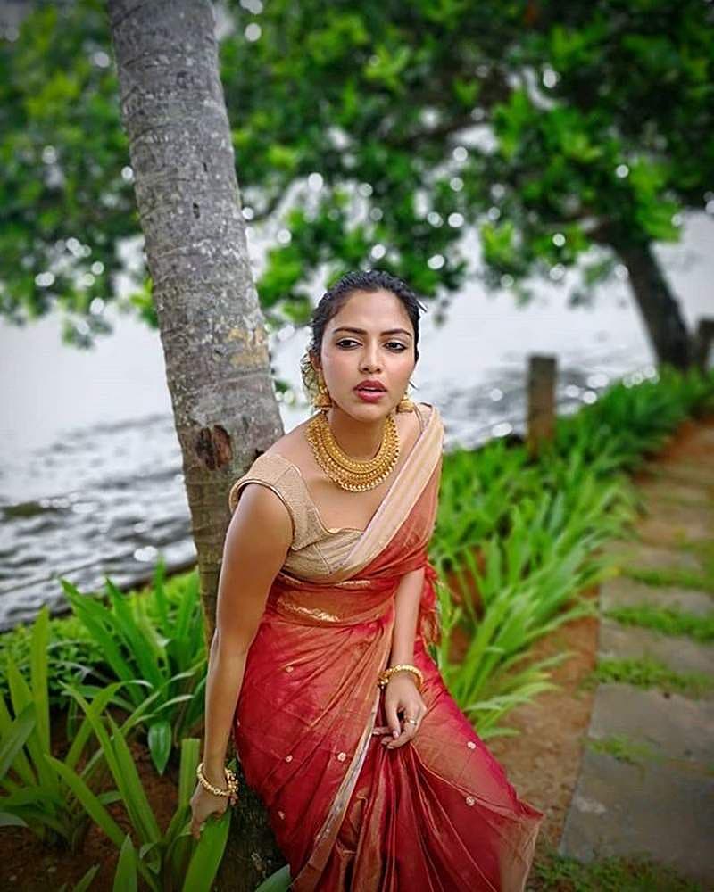 ಸದ್ಯ ಅಮಲೌ ಪೌಲ್ ಬೆತ್ತಲೆ ಫೋಟೋಗಳನ್ನು ಕಂಡ ನೆಟಿಗರು ನಟಿಯನ್ನು ಟ್ರೋಲ್ ಮಾಡುತ್ತಿದ್ದಾರೆ.