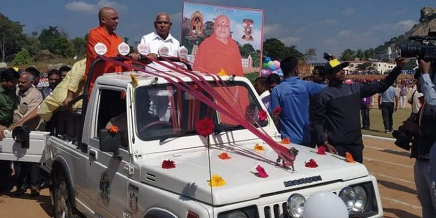 ಮಂಡ್ಯ: ಆದಿಚುಂಚನಗಿರಿ ಮಠಕ್ಕೆ ಯಡಿಯೂರಪ್ಪ ಭೇಟಿ, ಸಿಎಂ ಕಾಲಿಗೆ ಬಿದ್ದ ಜೆಡಿಎಸ್ ಶಾಸಕ