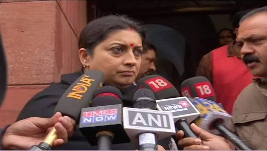 ನಿಮ್ಮ ಕಣ್ಣಿಗೆ ಎಲ್ಲಾ ಪುರುಷರು ರೇಪಿಸ್ಟ್ ಗಳಂತೆ ಕಾಣುತ್ತಾರೆಯೇ?: ರಾಹುಲ್ ಗಾಂಧಿಗೆ ಸ್ಮೃತಿ ಇರಾನಿ ಪ್ರಶ್ನೆ