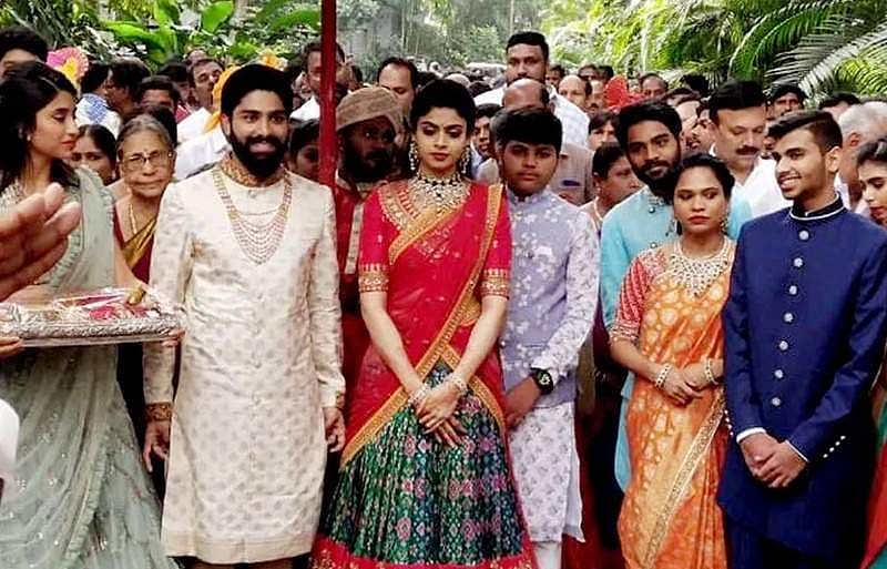 ರಕ್ಷಿತಾ ಪ್ರಥಮ ಪುತ್ರಿಯಾಗಿದ್ದು, ಮಗಳ ನಿಶ್ಚಿತಾರ್ಥವನ್ನು ಆಕೆ ಇಷ್ಟಪಟ್ಟ ಹುಡುಗನ ಜೊತೆಗೆ ಶ್ರೀರಾಮುಲು ಅವರು ಅದ್ಧೂರಿಯಾಗಿ ಮಾಡುತ್ತಿದ್ದಾರೆ. ಲಂಡನ್‍ನಲ್ಲಿ ಪ್ರೀತಿಯಲ್ಲಿ ಬಿದ್ದ ಜೋಡಿ ಇಂದು ಬೆಂಗಳೂರಿನಲ್ಲಿ ಅದ್ಧೂರಿ ನಿಶ್ಚಿತಾರ್ಥ ಮಾಡಿಕೊಂಡಿದೆ.