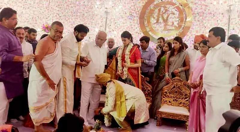 ಕಾರ್ಯಕ್ರಮದಲ್ಲಿ ಸಿಎಂ ಯಡಿಯೂರಪ್ಪ, ಸಚಿವ ಆರ್​.ಅಶೋಕ್​ ಸೇರಿದಂತೆ ಇತರ ಗಣ್ಯರು ಭಾಗವಹಿಸಿದ್ದರು.
