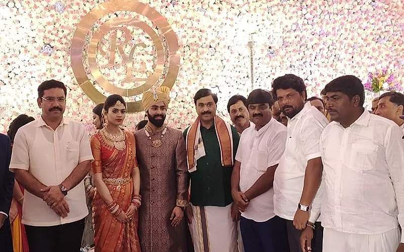 ಆರೋಗ್ಯ ಸಚಿವ ಬಿ. ಶ್ರೀರಾಮುಲು ಪುತ್ರಿಯ ನಿಶ್ಚಿತಾರ್ಥದ ಫೋಟೋಗಳು