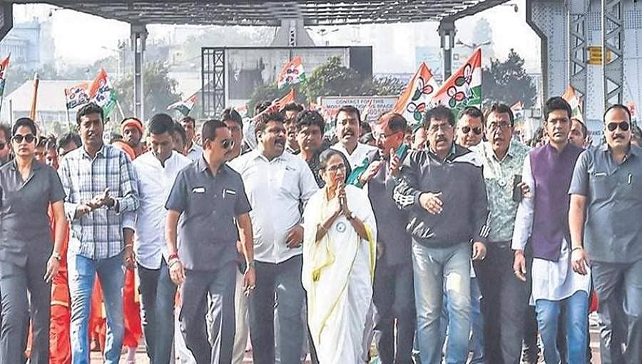 ನಿಮ್ಮ ಕೆಲಸ ಬೆಂಕಿ ಹಚ್ಚೋದಲ್ಲ ಆರಿಸೋದು: ಅಮಿತ್ ಶಾಗೆ ಮಮತಾ ಬ್ಯಾನರ್ಜಿ