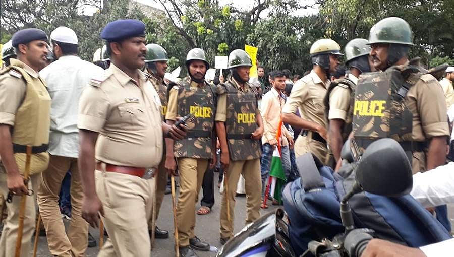 ಪೌರತ್ವ ಕಾಯ್ದೆ ವಿರುದ್ಧ ತೀವ್ರಗೊಂಡ ಪ್ರತಿಭಟನೆ: ಸಿಲಿಕಾನ್ ಸಿಟಿಯಲ್ಲಿ ಪೊಲೀಸ್ ಬಂದೋಬಸ್ತ್ ಹೆಚ್ಚಳ