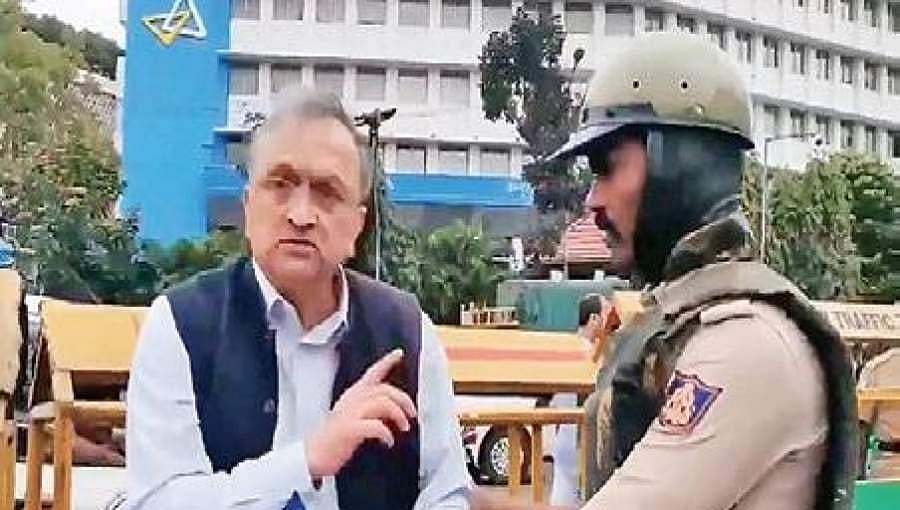 ಪೌರತ್ವ ಕಾಯ್ದೆ ವಿರುದ್ಧ ಪ್ರತಿಭಟನೆ: ಶಾಸಕ ರಿಜ್ವಾನ್ ಆರ್ಶದ್, ಇತಿಹಾಸತಜ್ಞ ರಾಮಚಂದ್ರ ಗುಹಾ ವಿರುದ್ಧ ಕೇಸು ದಾಖಲು