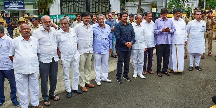 13 ಶಾಸಕರಿಂದ ಪ್ರಮಾಣ ವಚನ, ಕಾರ್ಯಕ್ರಮದಿಂದ ದೂರ ಉಳಿದ ಕಾಂಗ್ರೆಸ್ ಶಾಸಕರು