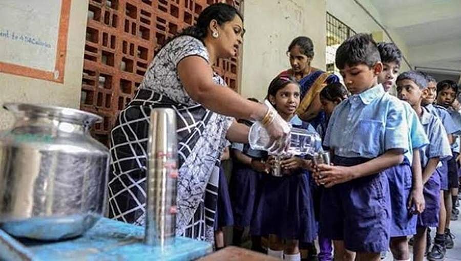 ಶಾಲಾ ಮಕ್ಕಳಿಗೆ ದಿನಕ್ಕೆರಡು ಬಾರಿ ವಾಟರ್ ಬೆಲ್ ಕಡ್ಡಾಯ: ಶಿಕ್ಷಣ ಇಲಾಖೆ ಆದೇಶ