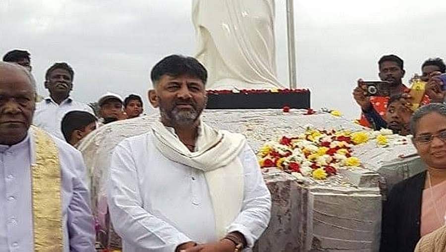 'ಇಟಲಿಯಮ್ಮನನ್ನು ಪ್ರಸನ್ನಗೊಳಿಸಲು, ಯೇಸು ಪ್ರತಿಮೆ ಸ್ಥಾಪಿಸಿ ಪೌರುಷ ಪ್ರದರ್ಶಿಸಲು ಸಜ್ಜು'