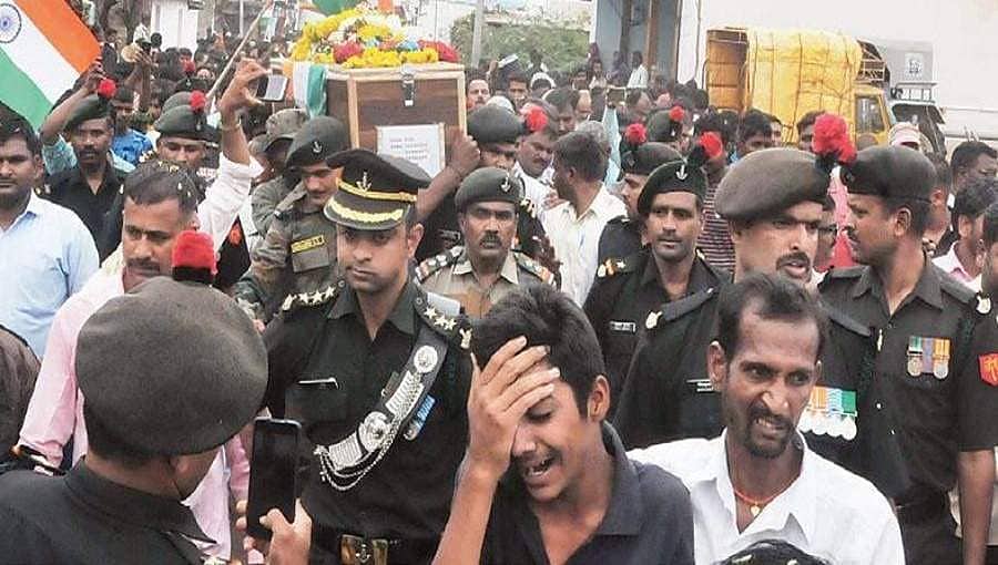 ಕರಮುಡಿಯ ವೀರಯೋಧ ವೀರೇಶ್ ಕುರತ್ತಿ ಪಂಚಭೂತಗಳಲ್ಲಿ ಲೀನ