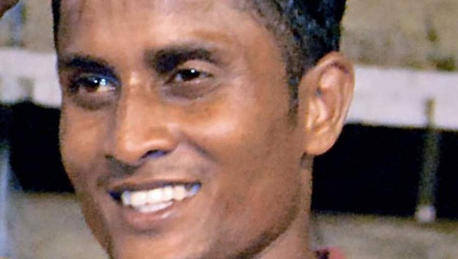 ಪುಟ್ಬಾಲ್ ಆಡುತ್ತಿದ್ದಂತೆಯೇ ನೆಲಕ್ಕೆ ಕುಸಿದು ಪುಟ್ಬಾಲ್ ಆಟಗಾರ ಸಾವು