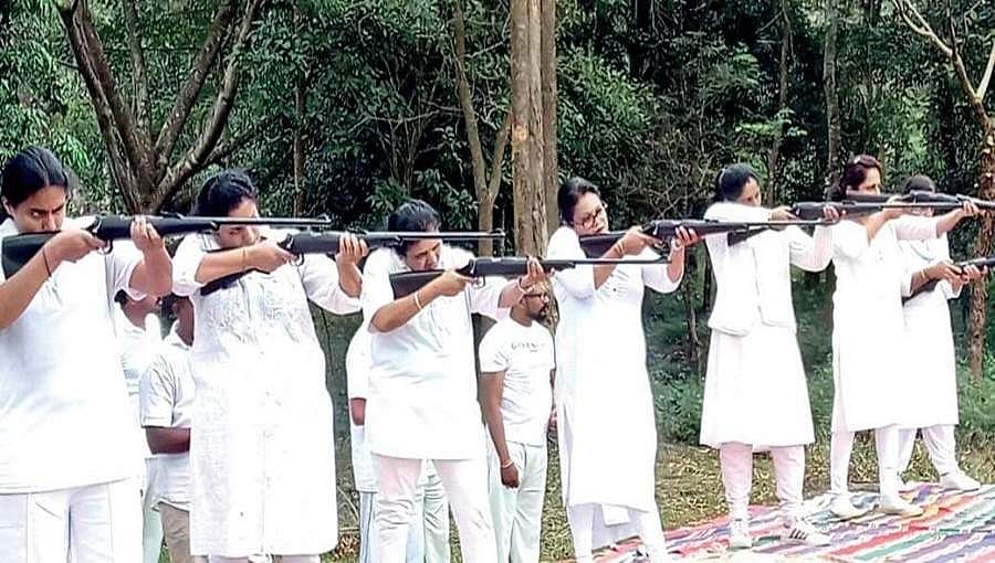 ಸೌಟು ಬಿಟ್ಟು ಬಂದೂಕು ಹಿಡಿದ ಕೊಡಗು ಮಹಿಳೆಯರು!