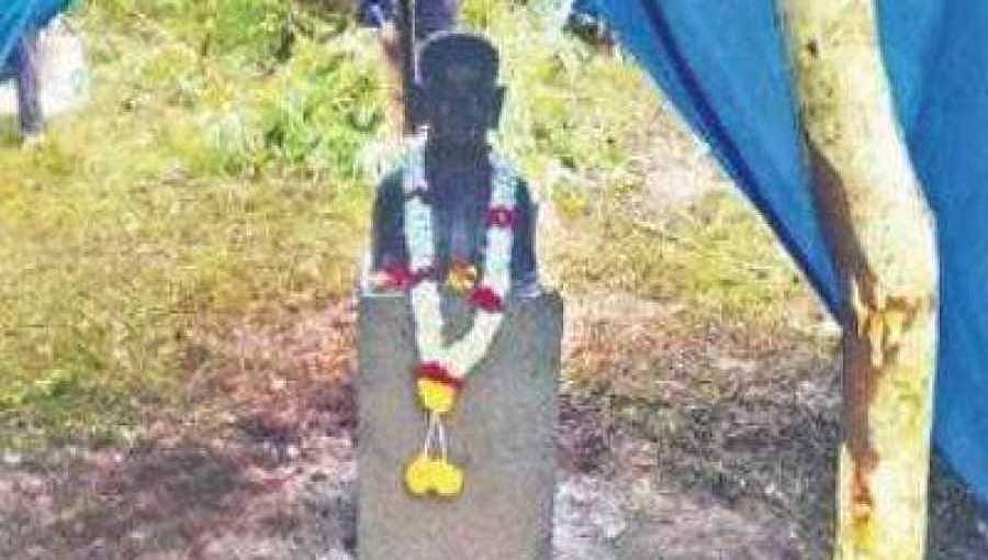 ಅರಣ್ಯ ಭೂಮಿ ಆಕ್ರಮಿಸಿಕೊಂಡು, ಅಂಬೇಡ್ಕರ್ ಪುತ್ಹಳಿ ಪ್ರತಿಷ್ಠಾಪಿಸಿದ ಗ್ರಾಮಸ್ಥರು!