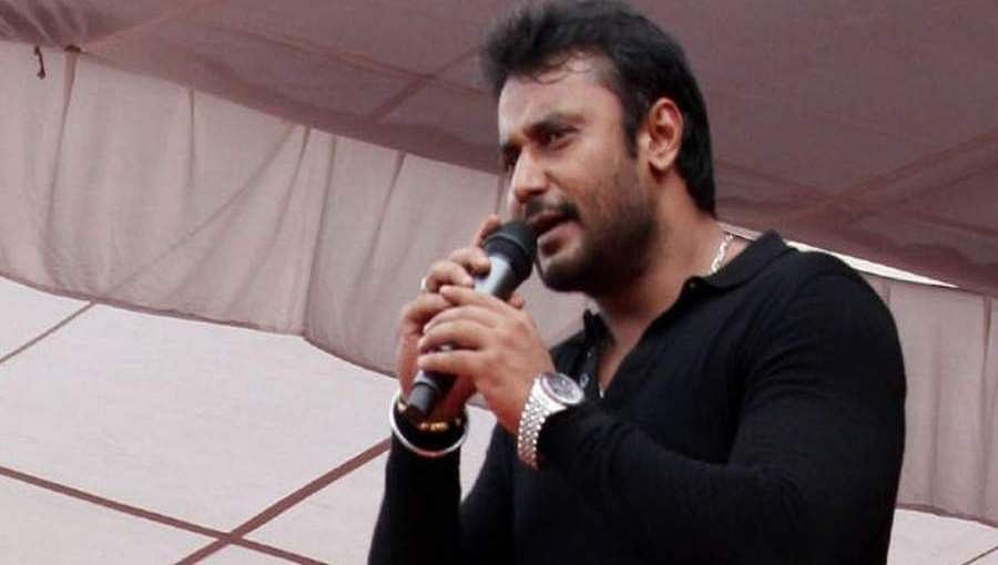 ಆರ್ ಆರ್ ನಗರ ಉಪ ಚುನಾವಣೆ: ಬಿಜೆಪಿ ಅಭ್ಯರ್ಥಿ ಮುನಿರತ್ನ ಪರ ದರ್ಶನ್ ಪ್ರಚಾರ, ಸಾವಿರಾರು ಅಭಿಮಾನಿಗಳ ದೌಡು!