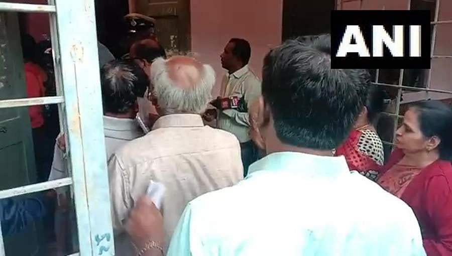 ಕೆಲವೆಡೆ ಕೈಕೊಟ್ಟ ವಿದ್ಯುನ್ಮಾನ ಮತಯಂತ್ರ: ಹಕ್ಕು ಚಲಾವಣೆ ವಿಳಂಬ