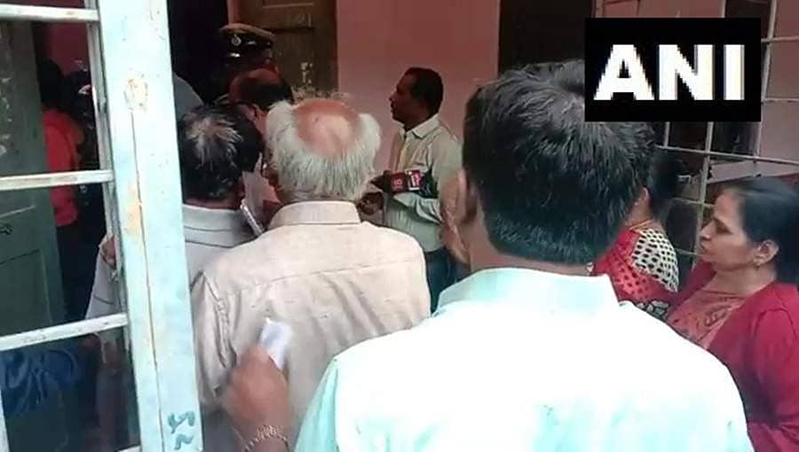 ಕೆಲವೆಡೆ ಕೈಕೊಟ್ಟ ವಿದ್ಯುನ್ಮಾನ ಮತಯಂತ್ರ: ಹಕ್ಕು ಚಲಾವಣೆ ವಿಳಂಬ