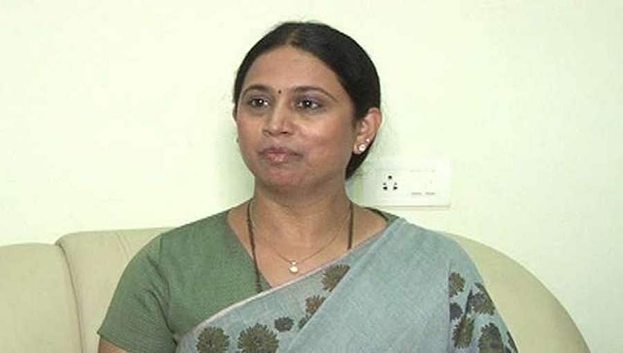 'ಲಕ್ಷ್ಮಿ ಬಸ್ ಸ್ಟ್ಯಾಂಡ್ನಲ್ಲಿ ಹೂವು ಮಾರುತ್ತಿದ್ದಳು:ಎಸ್.ಟಿ.ಡಿ ಬೂತ್ನಲ್ಲಿ ಚಿಲ್ಲರೆ ಎಣಿಸುತ್ತಿದ್ದಳು'