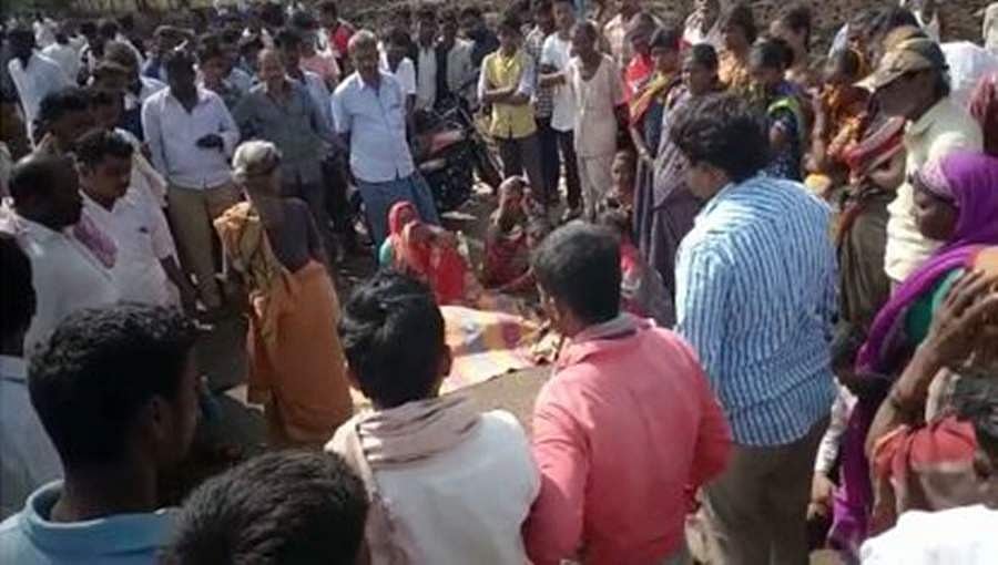 ಬಾಗಲಕೋಟೆ: ಟ್ರ್ಯಾಕ್ಟರ್ ಚಕ್ರದಡಿ ಸಿಲುಕಿ ದಂಪತಿ ದುರ್ಮರಣ, ಸಂಬಂಧಿಕರ ರೋಧನ ಮುಗಿಲು ಮುಟ್ಟಿದೆ!