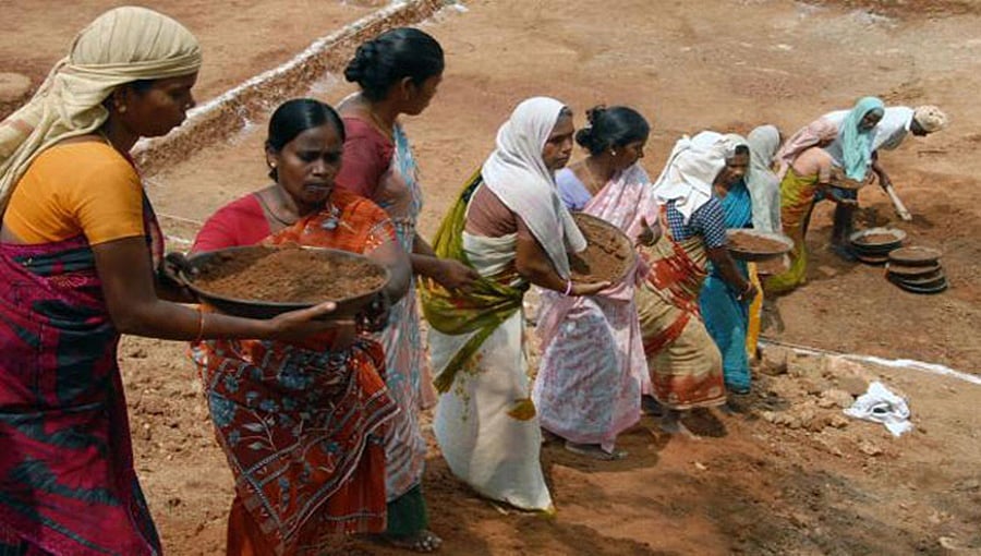 ನರೇಗಾ ಯೋಜನೆ ಅಡಿಯಲ್ಲಿ ಕೇಂದ್ರದಿಂದ ರಾಜ್ಯಕ್ಕೆ 1,800 ಕೋಟಿ ರೂ. ಬಾಕಿ!