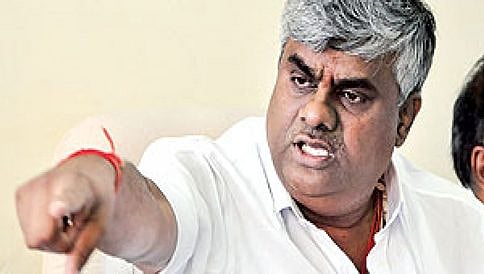ಎಲ್ಲಾ ಕ್ಷೇತ್ರಗಳಲ್ಲೂ ಕಾಂಗ್ರೆಸ್ ಸ್ಪರ್ಧಿಸಲಿ, ಪ್ರಜ್ವಲ್ ಸ್ಪರ್ಧೆ ಪ್ರಶ್ನಿಸಲು ಮಂಜು ಯಾರು ಎಂದ ರೇವಣ್ಣ!