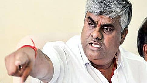 ಎಲ್ಲಾ ಕ್ಷೇತ್ರಗಳಲ್ಲೂ ಕಾಂಗ್ರೆಸ್ ಸ್ಪರ್ಧಿಸಲಿ, ಪ್ರಜ್ವಲ್ ಸ್ಪರ್ಧೆ ಪ್ರಶ್ನಿಸಲು ಮಂಜು ಯಾರು ಎಂದ ರೇವಣ್ಣ!