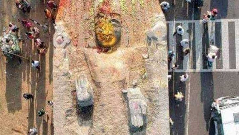 240 ಟೈರ್ ನ ಟ್ರೇಲರ್ ನಲ್ಲಿ ಬೆಂಗಳೂರಿಗೆ ಬರುತ್ತಿದೆ 300 ಟನ್ ತೂಕದ ಬೃಹತ್ ವಿಷ್ಣು ವಿಗ್ರಹ!