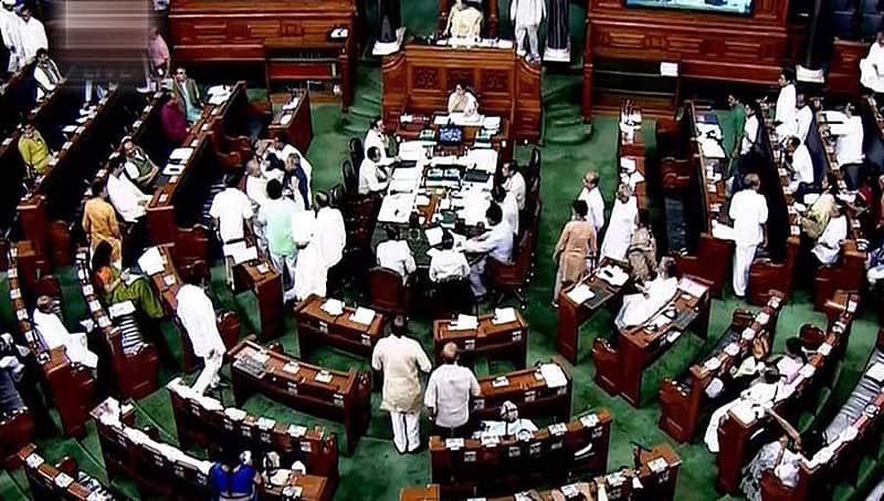 ಲೋಕಸಭೆಯಲ್ಲಿ ಆಪರೇಷನ್ ಕಮಲ ಪ್ರತಿಧ್ವನಿ: ಕಾಂಗ್ರೆಸ್ ನಿಂದ ಸ್ವಲ್ಪಕಾಲ ಸಭಾತ್ಯಾಗ