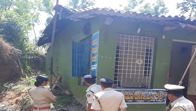 ಚಿಕ್ಕಮಗಳೂರು: ಅರಣ್ಯ ಇಲಾಖೆ ಚೆಕ್ ಪೋಸ್ಟ್ ಮೇಲೆ ಪೆಟ್ರೋಲ್ ಬಾಂಬ್ ದಾಳಿ, ನಕ್ಸಲ್ ಕೃತ್ಯ ಶಂಕೆ