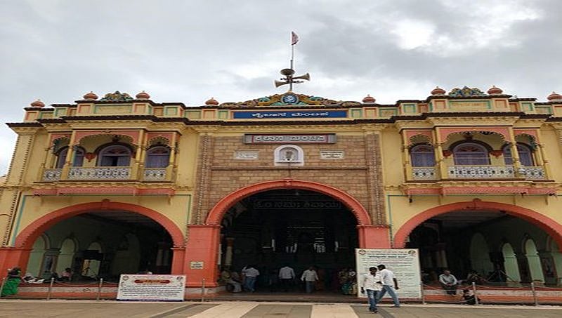 ಹುಬ್ಬಳ್ಳಿಯ ಸಿದ್ಧಾರೂಡ ಮಠದಲ್ಲಿ ರಾಜಕೀಯದ ಬಗ್ಗೆ ಮಾತನಾಡುವಂತಿಲ್ಲ!