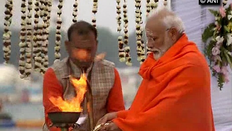 ಕುಂಭಮೇಳ: ತ್ರಿವೇಣಿ ಸಂಗಮದಲ್ಲಿ ಪವಿತ್ರ ಸ್ನಾನ, ಗಂಗಾರತಿ ಮಾಡಿದ ಪ್ರಧಾನಿ ನರೇಂದ್ರ ಮೋದಿ