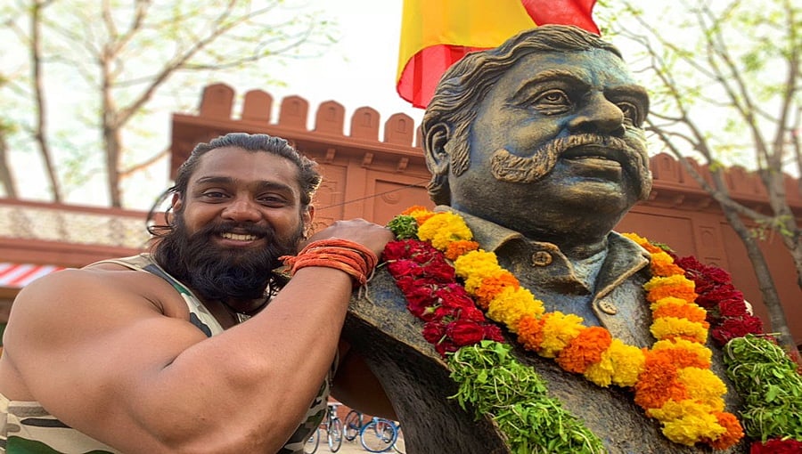 ಪೊಗರು ಚಿತ್ರದಲ್ಲಿ ದಿವಂಗತ ಅಂಬರೀಶ್ಗೆ ಗೌರವ ನಮನ!
