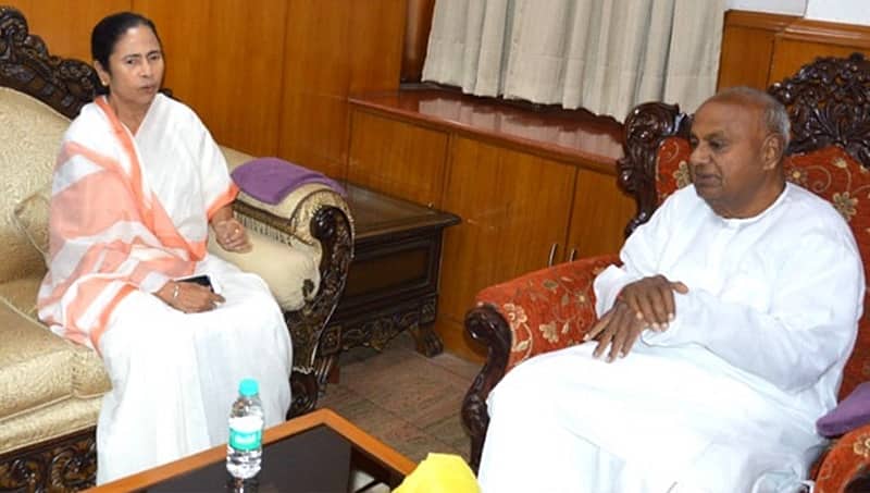 ಪಶ್ಚಿಮ ಬಂಗಾಳ ಸ್ಥಿತಿ ತುರ್ತು ಪರಿಸ್ಥಿತಿಯನ್ನು ಹೋಲುತ್ತಿದೆ: ಮಮತಾ ಬೆಂಬಲಕ್ಕೆ ನಿಂತ ದೇವೇಗೌಡ