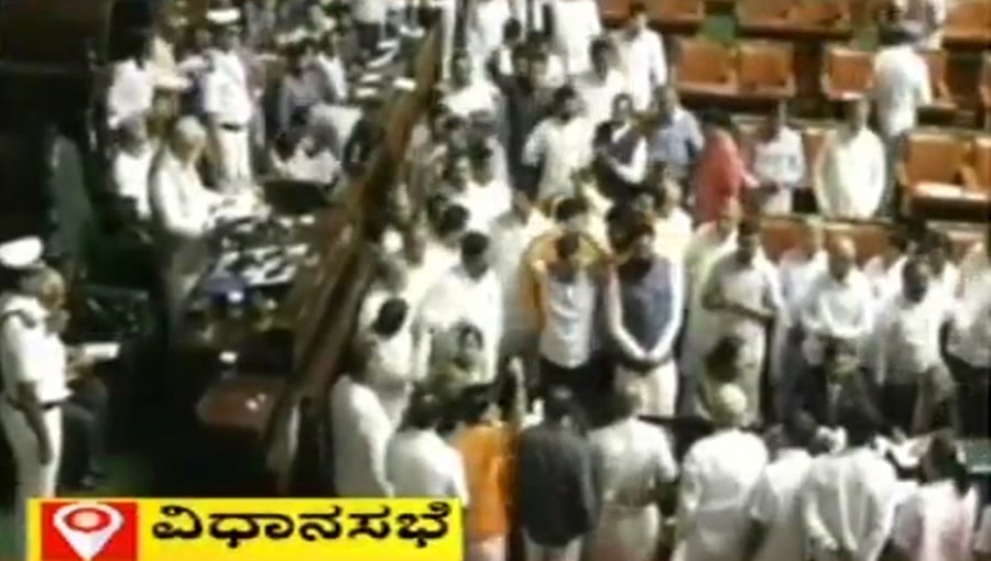 ಸದನದಲ್ಲಿ ರಾಜ್ಯಪಾಲರ ಭಾಷಣಕ್ಕೆ ಬಿಜೆಪಿ ಅಡ್ಡಿ: ಭಾಷಣ ಮೊಟಕುಗೊಳಿಸಿದ ವಜೂಭಾಯಿ ವಾಲ