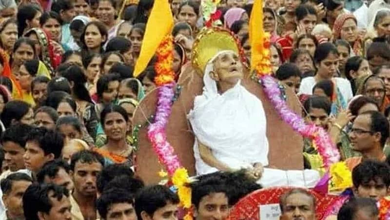 7 ದಿನ ಆಹಾರ, ನೀರು ತ್ಯಜಿಸಿ ಸಲ್ಲೇಖನ ಸಮಾಧಿ ಹೊಂದಿದ ಜೈನ ಮಹಿಳೆ!