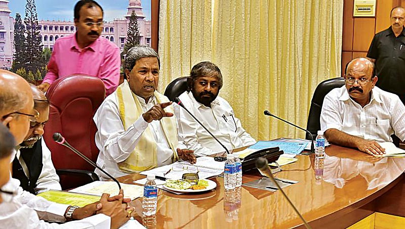ಬಜೆಟ್ ಮಂಡನೆಗೆ ಕ್ಷಣಗಣನೆಗೂ ಮುನ್ನ ಕಾಂಗ್ರೆಸ್ ಶಾಸಕಾಂಗ ಸಭೆ, ಶಾಸಕರ ಕಡ್ಡಾಯ ಹಾಜರಾತಿಗೆ ವಿಪ್ ಜಾರಿ!