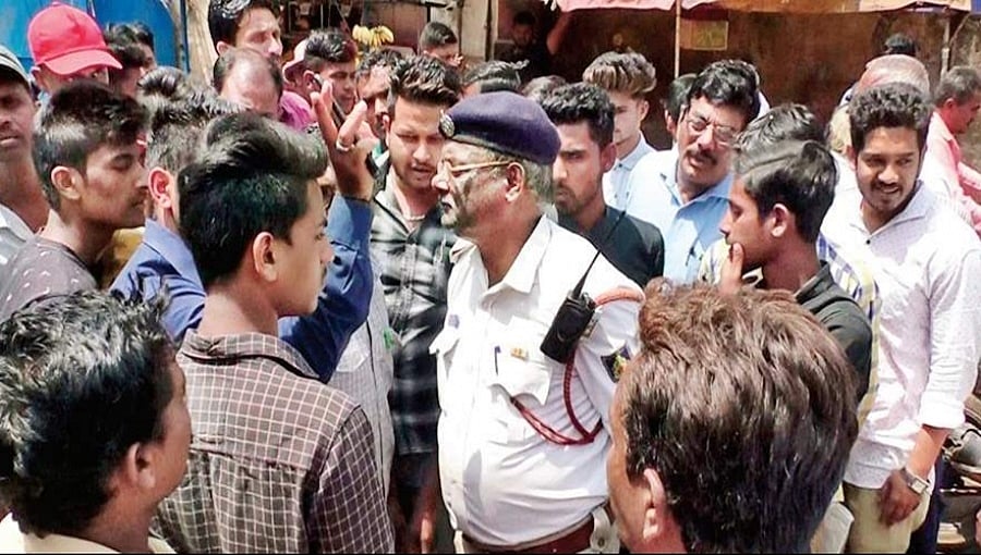 ಪಿಯು ಪರೀಕ್ಷೆಗೆ ಲೇಟಾಗುತ್ತೆಂದು ಓನ್ ವೇಯಲ್ಲಿ ಬಂದ ವಿದ್ಯಾರ್ಥಿನಿ, ಅಡ್ಡಗಟ್ಟಿ ಪೊಲೀಸ್ ಮಾಡಿದ್ದೇನು ಗೊತ್ತ?