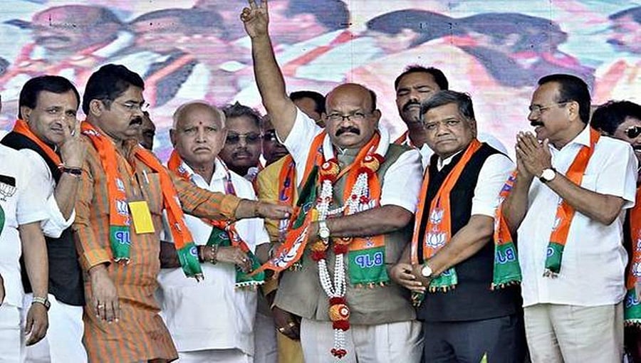 ಉಮೇಶ್ ಜಾಧವ್ ಬಿಜೆಪಿ ಸೇರ್ಪಡೆ ಬೆನ್ನಲ್ಲೆ ಅಸಮಾಧಾನ ಸ್ಪೋಟ, ಬಿಜೆಪಿ ತೊರೆದ 3 ಪ್ರಮುಖರು!