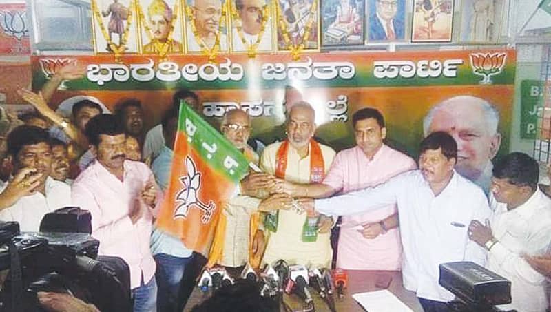'ಕೈ' ಬಿಟ್ಟು 'ಕಮಲ' ಹಿಡಿದ ಮಾಜಿ ಶಾಸಕ ಎ ಮಂಜುಗೆ ಬಿಜೆಪಿಯಿಂದ ಹಾಸನದ ಟಿಕೆಟ್ ಸಾಧ್ಯತೆ!