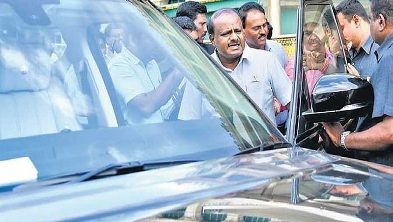 ಎರಡು ಬಾರಿ ಸಂಚಾರಿ ನಿಯಮ ಉಲ್ಲಂಘಿಸಿದ್ದರೂ ದಂಡ ಕಟ್ಟದ ಮುಖ್ಯಮಂತ್ರಿ ಎಚ್ ಡಿ ಕುಮಾರಸ್ವಾಮಿ!