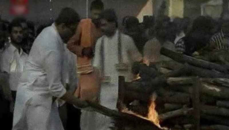 ಮಿರಾಮಾರ್ ನಲ್ಲಿ ಮನೋಹರ್ ಪರಿಕ್ಕರ್ ಅಂತ್ಯಕ್ರಿಯೆ: ನೆಚ್ಚಿನ ಮುಖ್ಯಮಂತ್ರಿಗೆ ಜನತೆಯ ಭಾವಪೂರ್ಣ ನಮನ